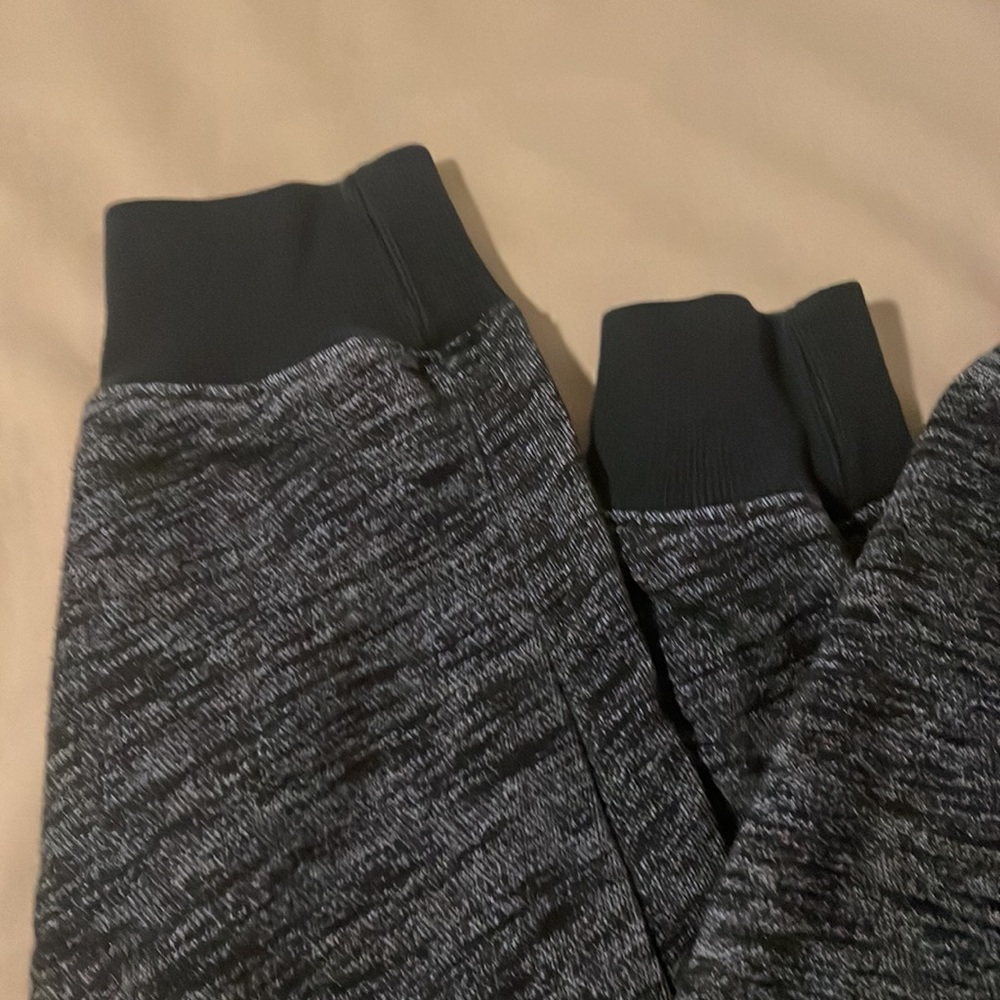 Hollister men’s joggers size medium - Picture 3 of 5